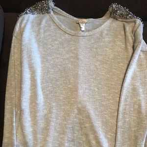 Super cute Buckle top!